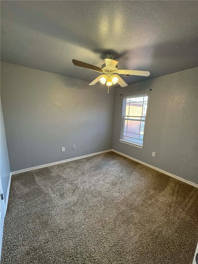 Building Photo - 1457 Prairie View Ave