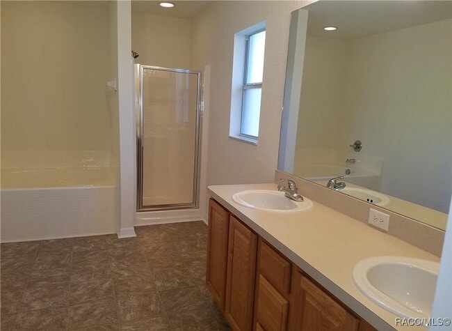 Building Photo - 12 Bellis Ct