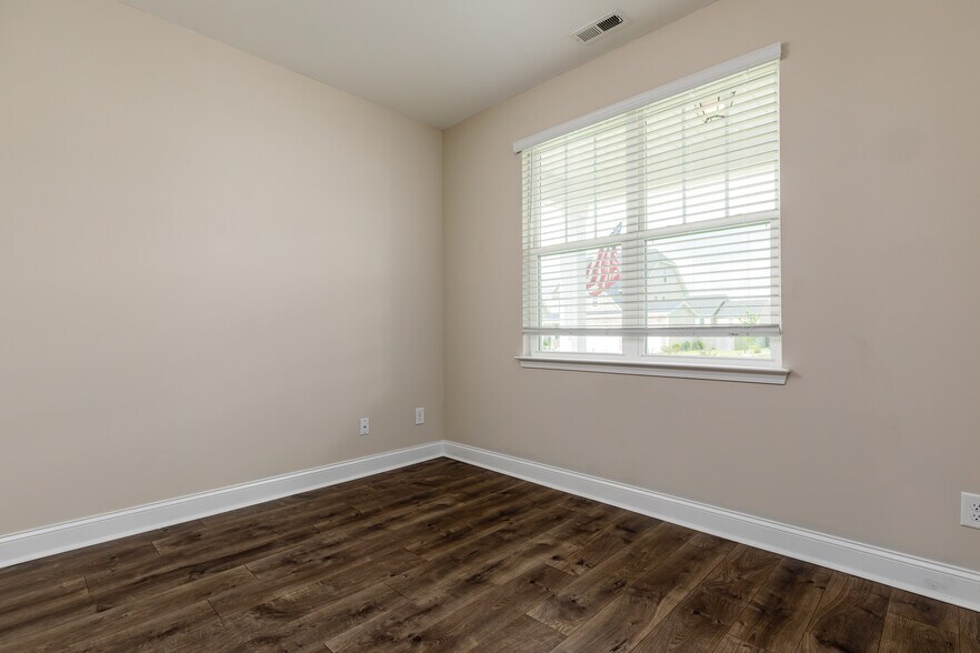 Building Photo - 290 Brentmoor Dr
