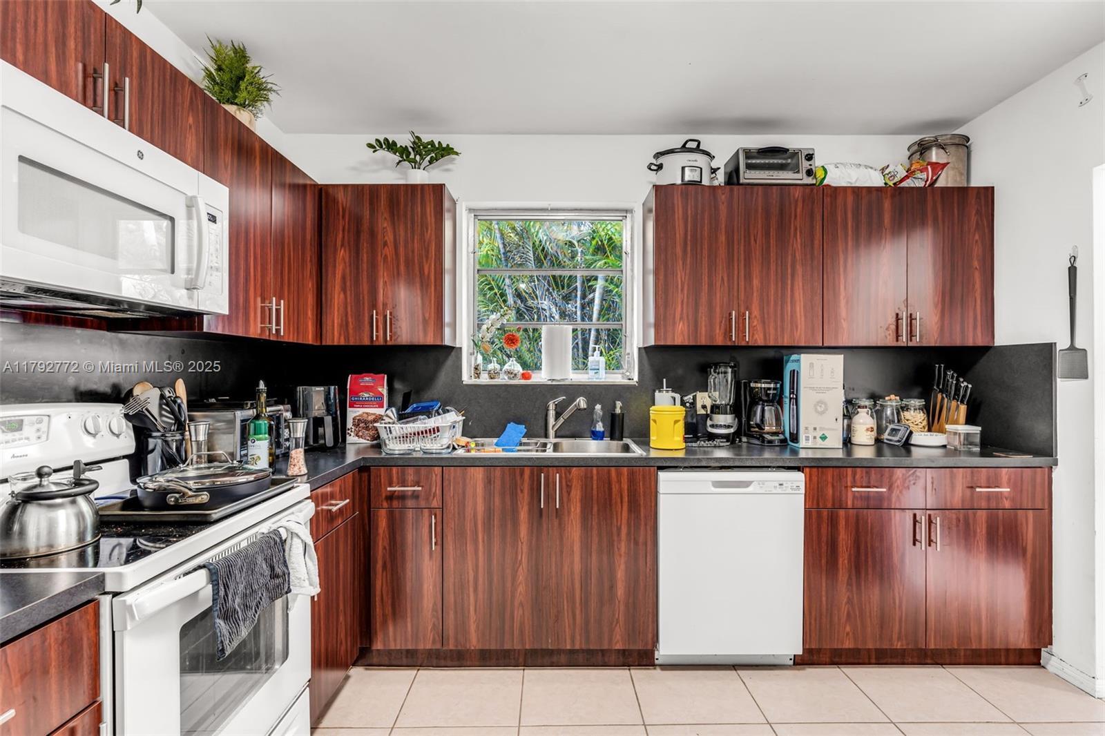 Building Photo - 1130 Cotorro Ave