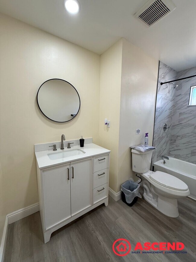 Building Photo - Charming 3 Bedroom / 2 Bath Home + Additional Office