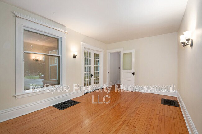 Building Photo - 354 Richard Terrace SE