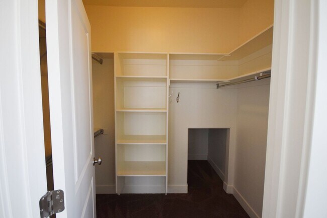 Building Photo - Grames-Daybreak