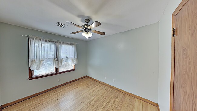 Building Photo - 3 Bedroom 1 Bath Home With 1 Car Garage In...