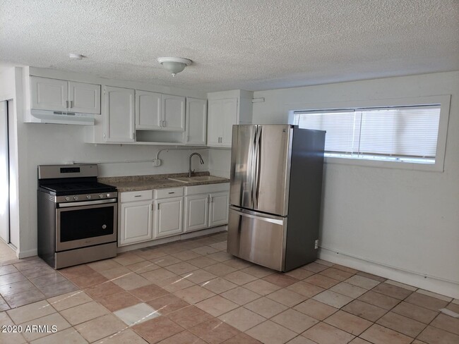 Building Photo - 909 S 35th Ave