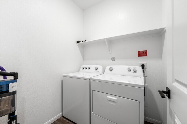 Building Photo - 27107 Blue Pool Dr