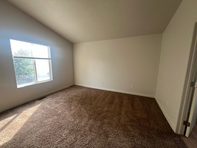 Building Photo - Spacious 3 Bedroom 2 Bath House for Rent in Nampa!