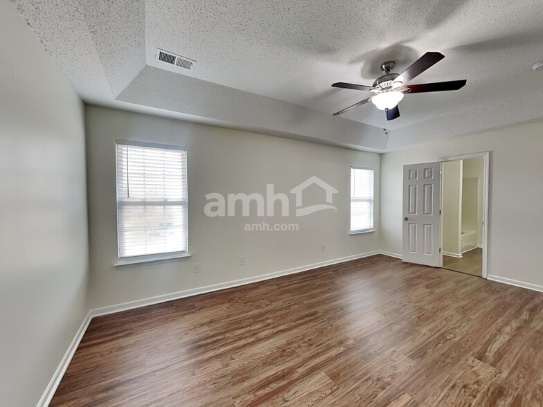 Building Photo - 1031 Sparrow Valley Way