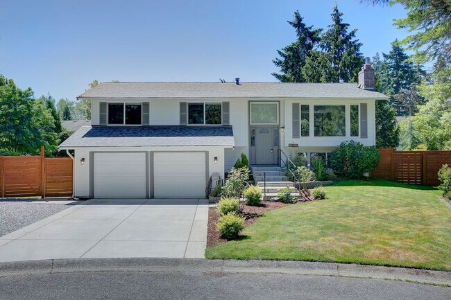 Primary Photo - 4Bd/2.5Ba Kirkland House