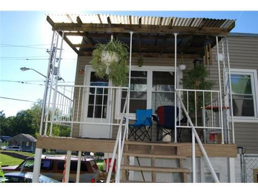 Building Photo - TWO BEDROOM HOME WITH GARAGE