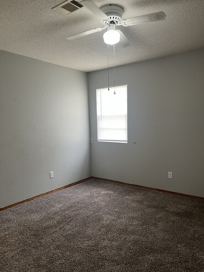 Building Photo - 15682 Todd Ln