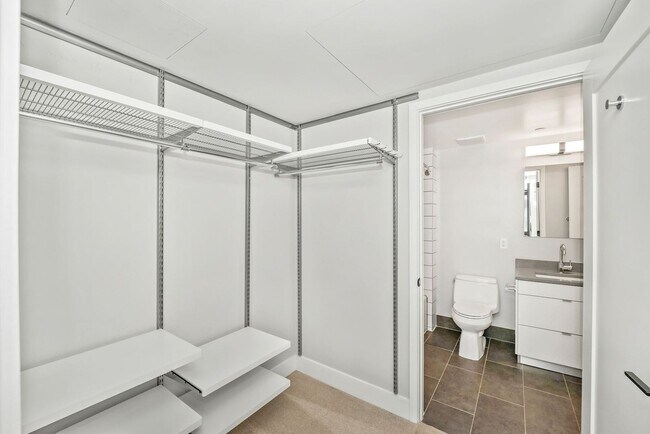 Building Photo - One Month Free For A Lease Start by 8/3! 6...