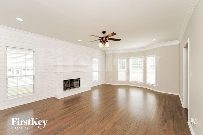 Building Photo - 3030 Weatherford Dr