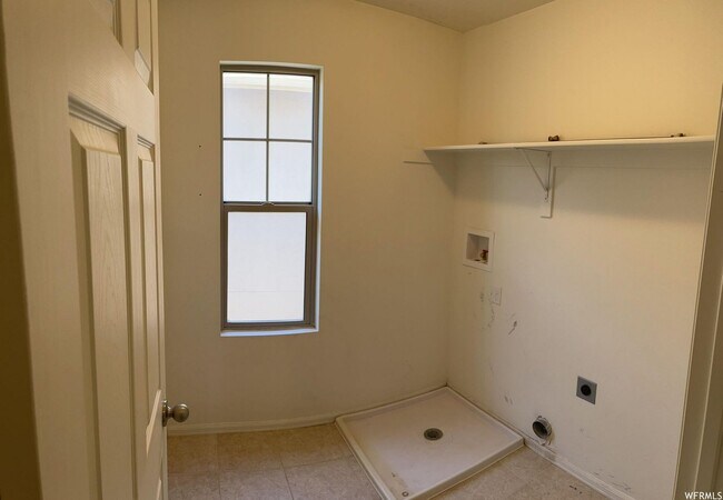Building Photo - Beautiful 3 Bed 2.5 Bath - 2 Story Home in...