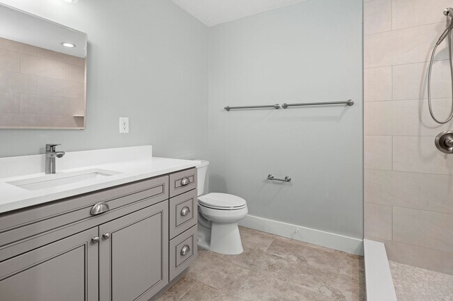 Building Photo - Beautiful Home - Excellent Kenilworth Location!