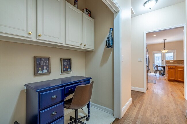 Building Photo - 350 Park Creek Ridge