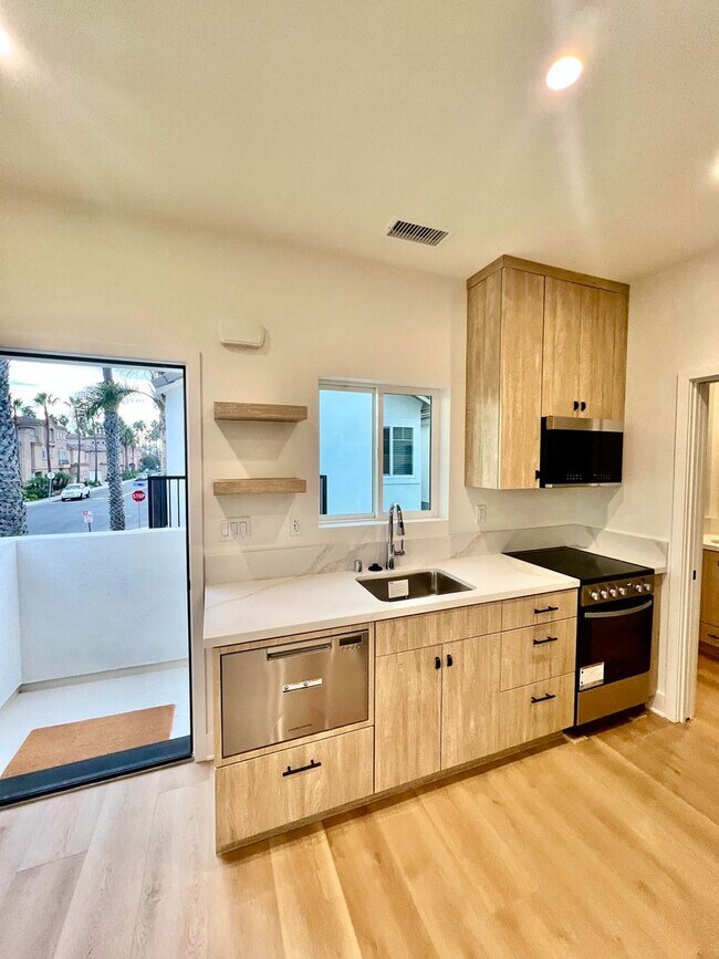 Building Photo - 202 18th St