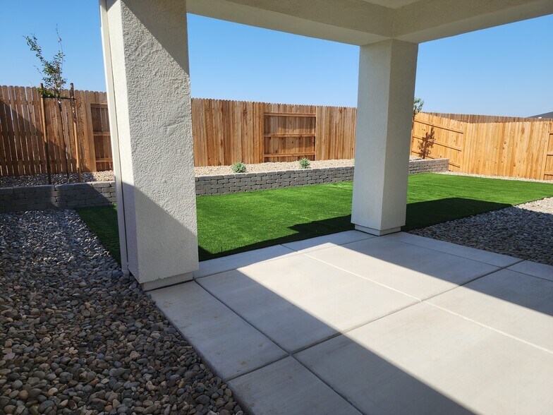 Building Photo - 2145 Longmire Loop