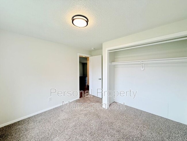 Building Photo - 10411 NE 66th St