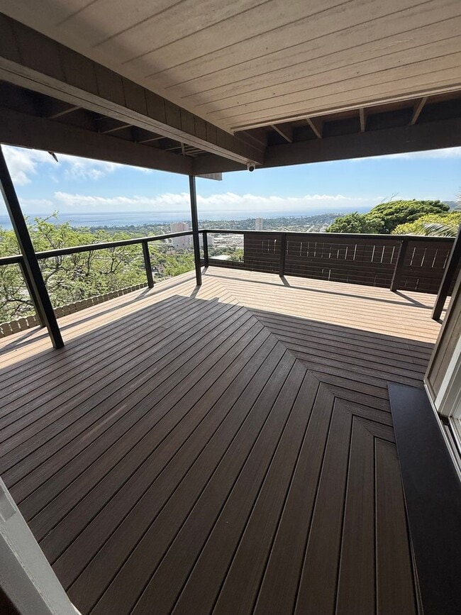 Building Photo - Luxury Hillside Home with Panoramic Kahala Beach Views – $8,000/month