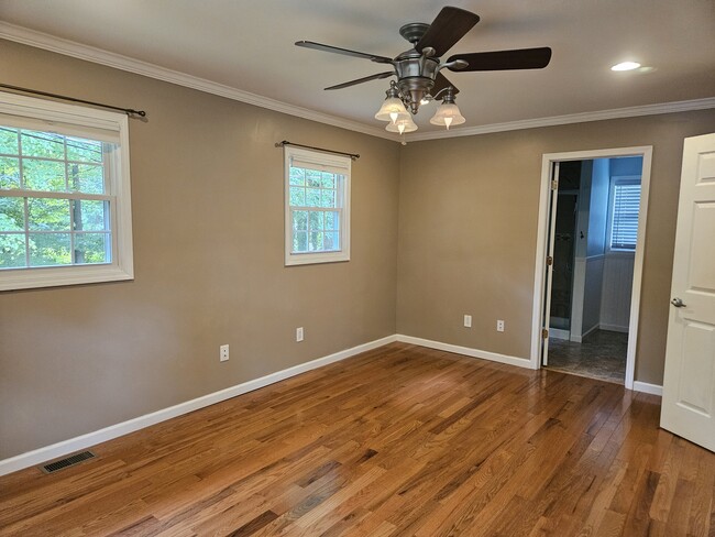 Main House Primary Bedroom - 5311 Adrian Rd