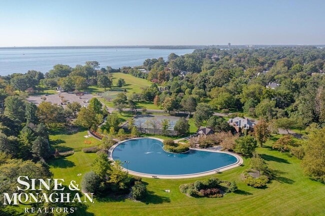 Building Photo - 744 Trombley Rd