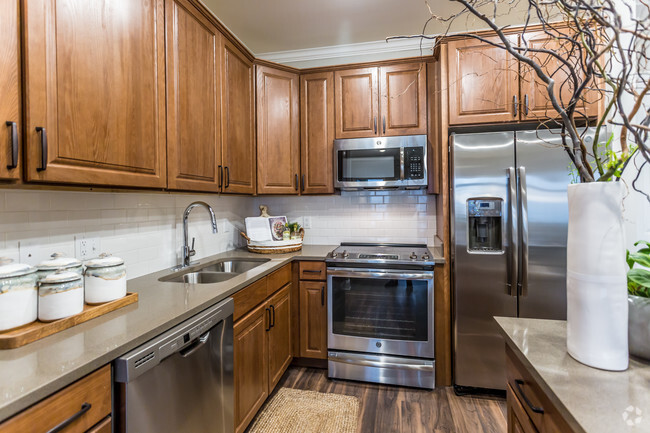 2 BR, 2 BA - 1169 SF - Kitchen - The Residences at Thornwood