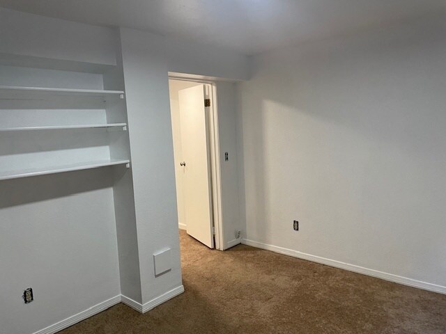 Building Photo - 7570 S Cove Cir