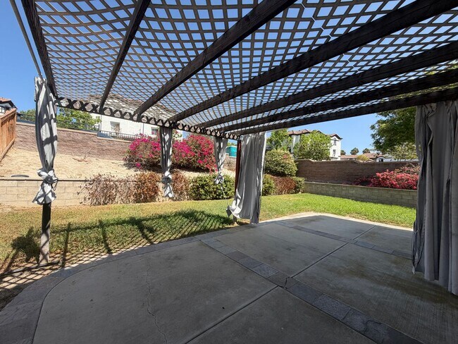 Building Photo - 1683 Falcon Peak St