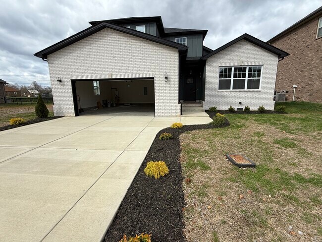 Building Photo - Clarksville Luxury home