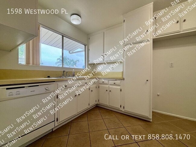 Building Photo - 1598 Westwood Pl