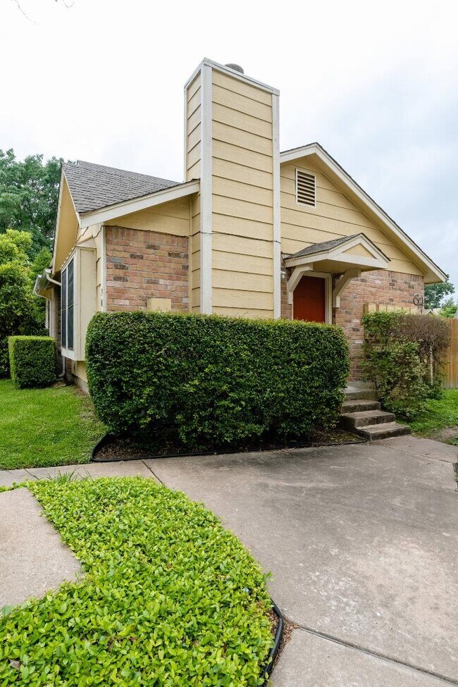 Building Photo - 11901 Swearingen Dr