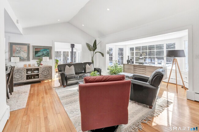 Building Photo - 70 Cranbury Rd