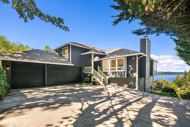 Building Photo - Beautiful Home in Mukilteo with Panoramic ...