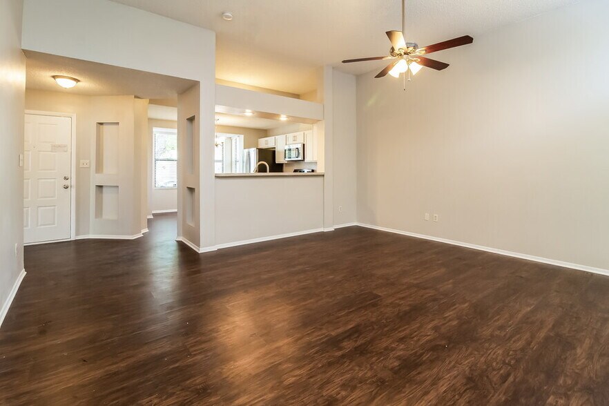 Building Photo - 1063 Alpug Ave