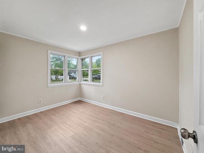 Building Photo - 7905 Greenleaf Rd