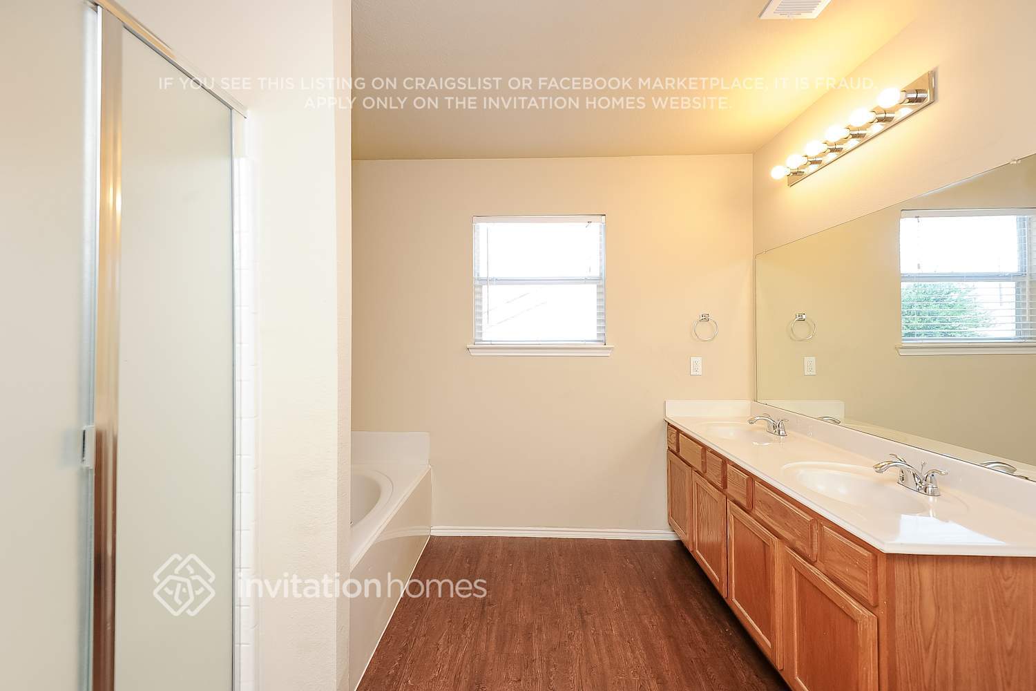 Building Photo - 5028 Raymond Dr