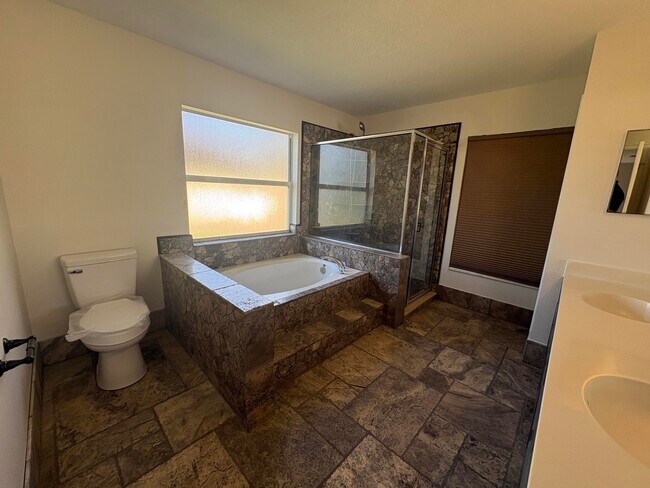 Building Photo - 1196 SE Puritan Ln