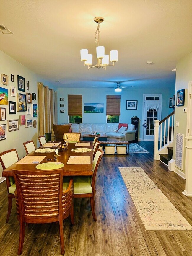 Building Photo - Spacious 3BR House 2 Blocks from the Beach