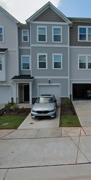 Front - 1104 Lily Loch Way