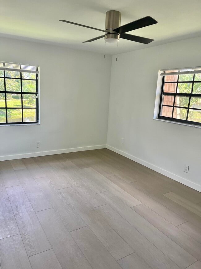 Building Photo - 4243 Oak Terrace Dr