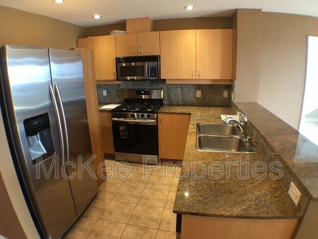 Building Photo - 300 W Beech St