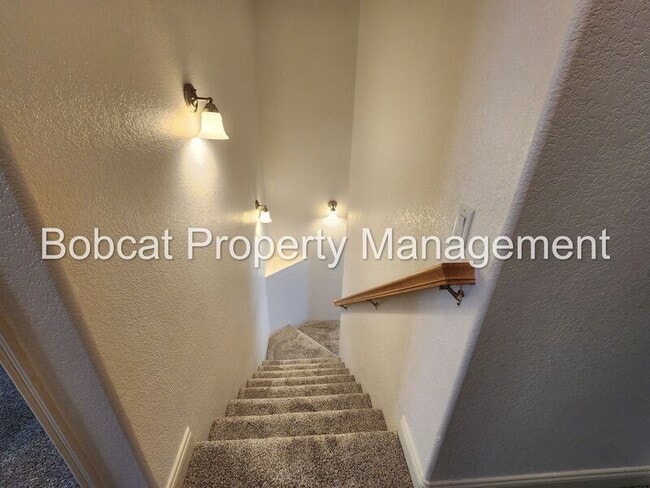 Building Photo - 1240 Flintwood Dr