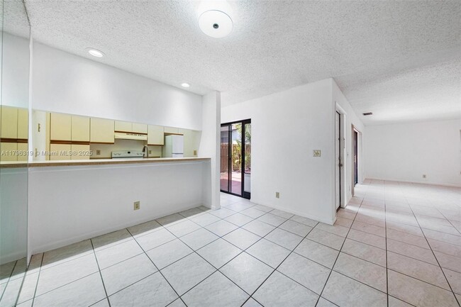 Building Photo - 3199 Cocoplum Cir