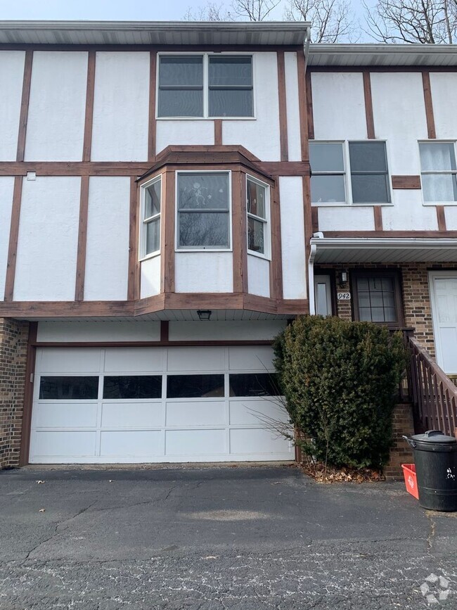 Building Photo - Galen Drive-942