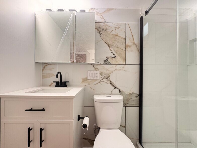 Building Photo - 5834 Phillips Ave