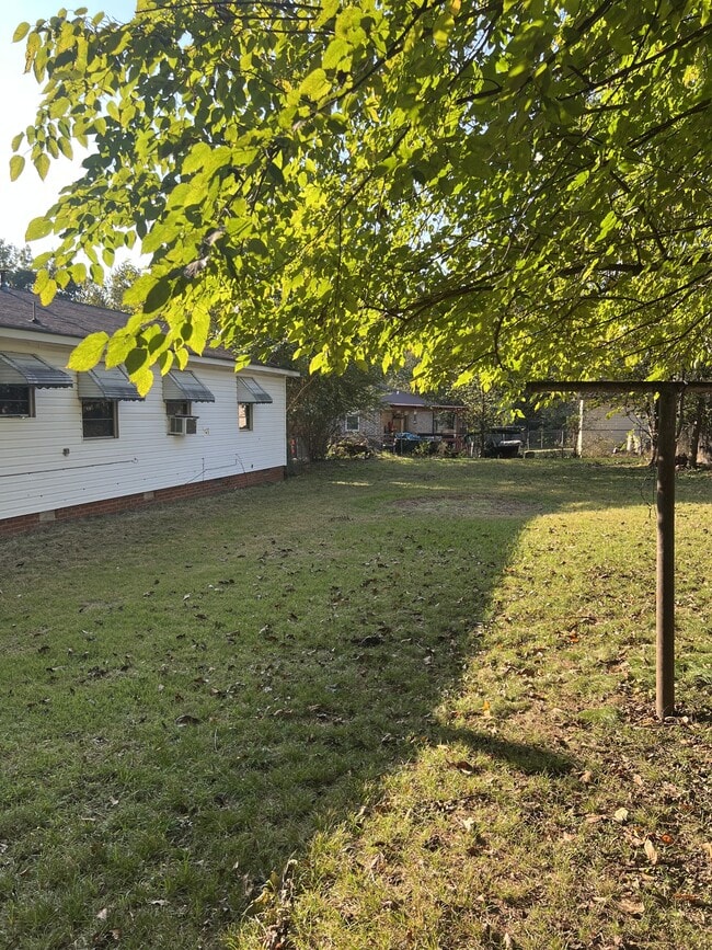 Building Photo - 708 HILL