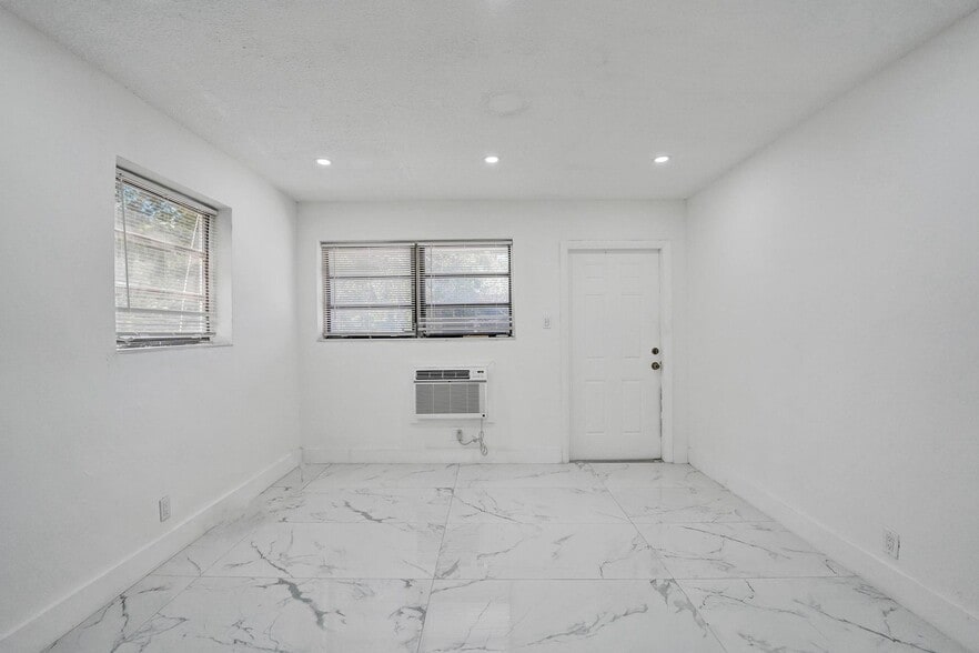 unit 4 living room b - 105 NW 14th Way