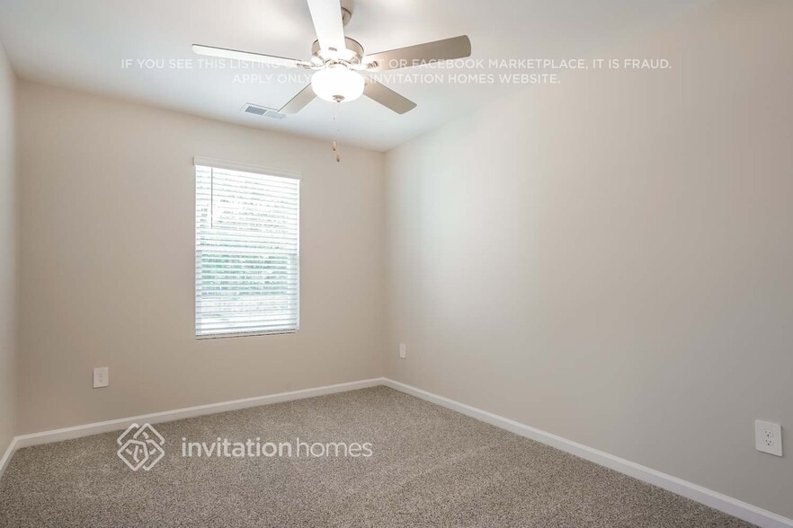 Building Photo - 811 Holiday Pk Ln