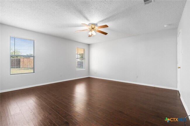 Building Photo - 4203 Fieldcrest Dr